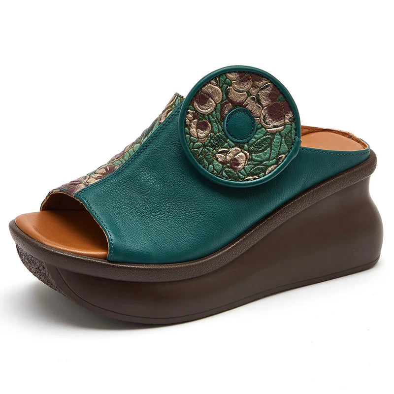 Sandaler med kilehæl og ekte skinn