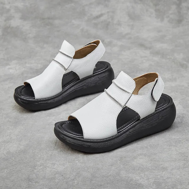 Sandaler med tykk såle og borrelåsfeste