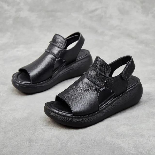 Sandaler med tykk såle og borrelåsfeste