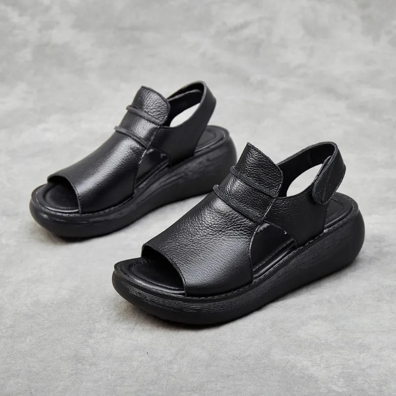 Sandaler med tykk såle og borrelåsfeste