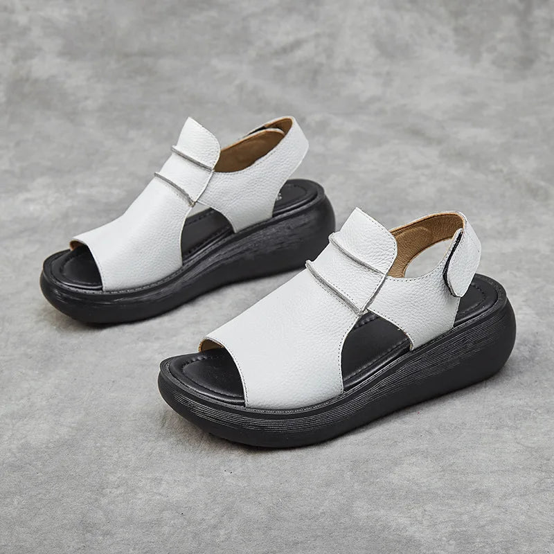 Sandaler med tykk såle og borrelåsfeste