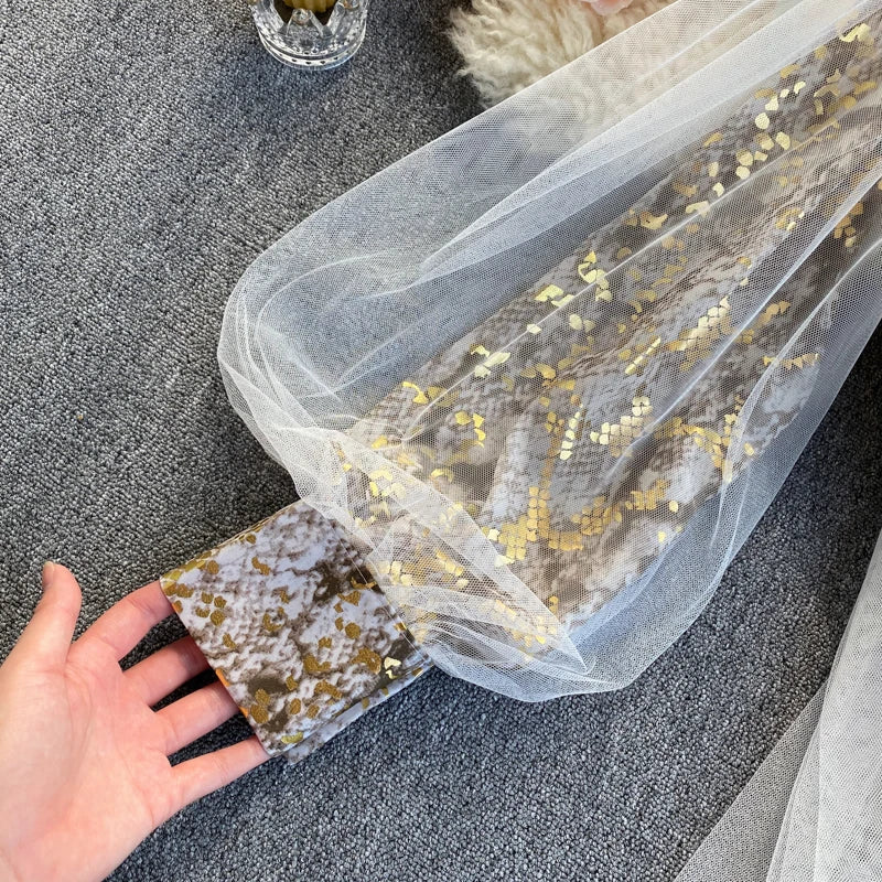 Gjennomsiktig bluse med lanterneermer