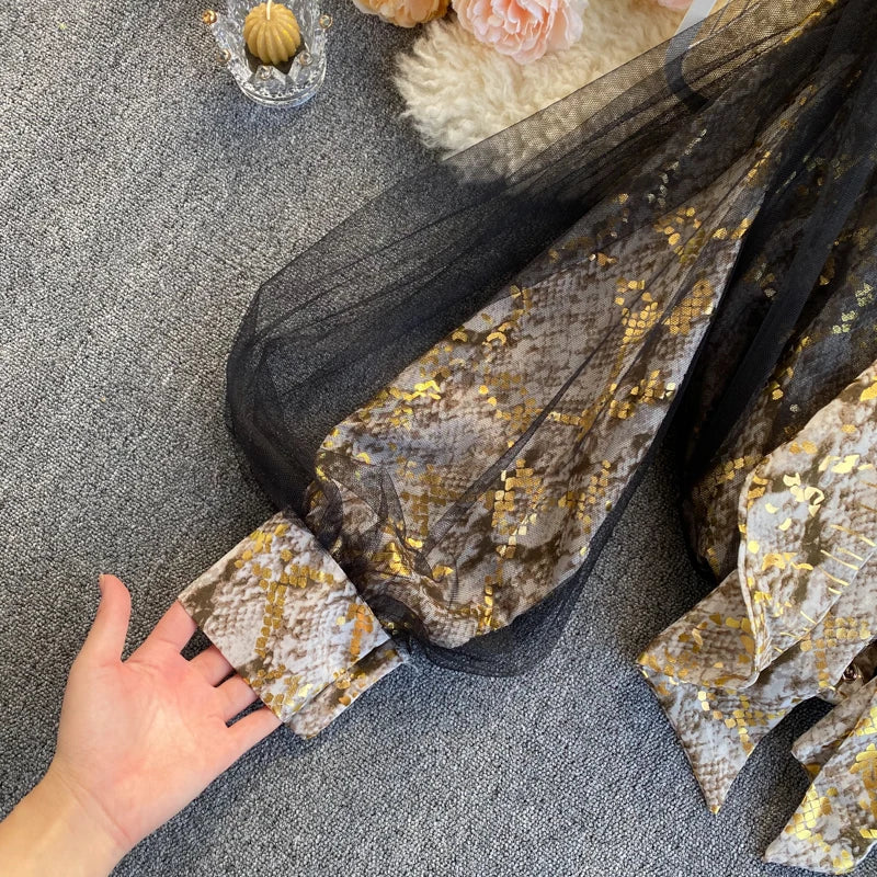 Gjennomsiktig bluse med lanterneermer
