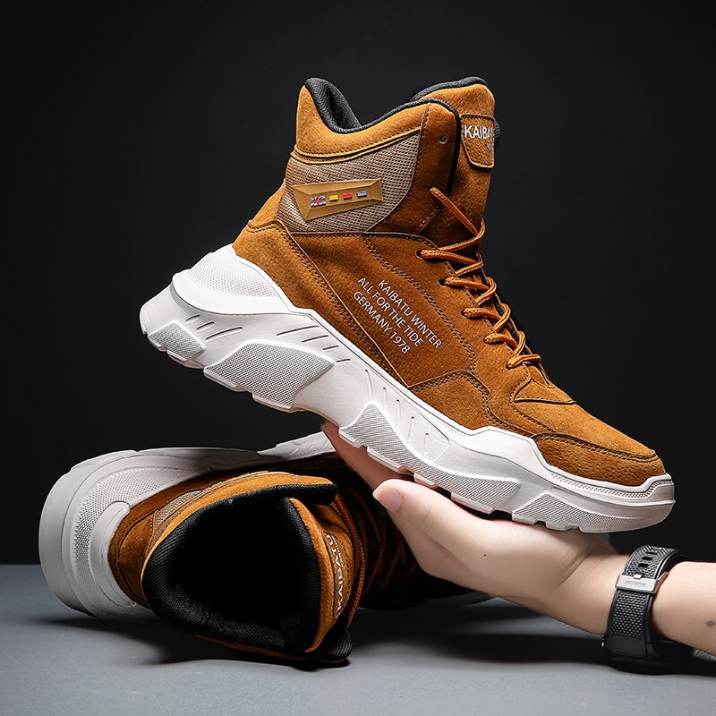 Høy sneaker med kontrastsåle