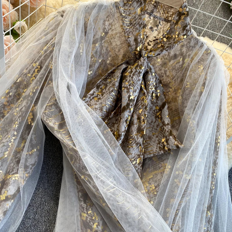 Gjennomsiktig bluse med lanterneermer