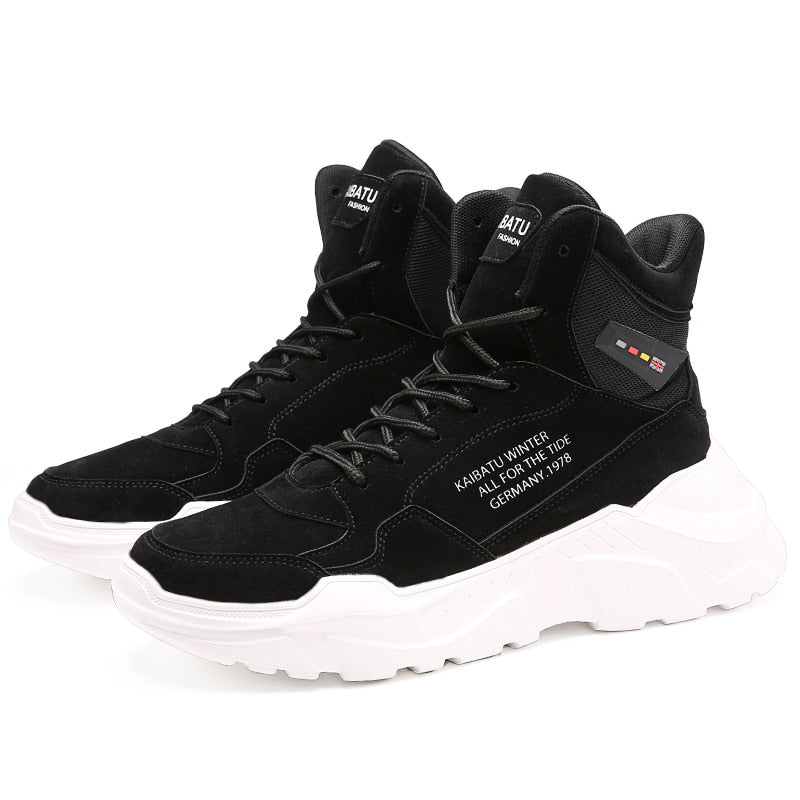 Høy sneaker med kontrastsåle