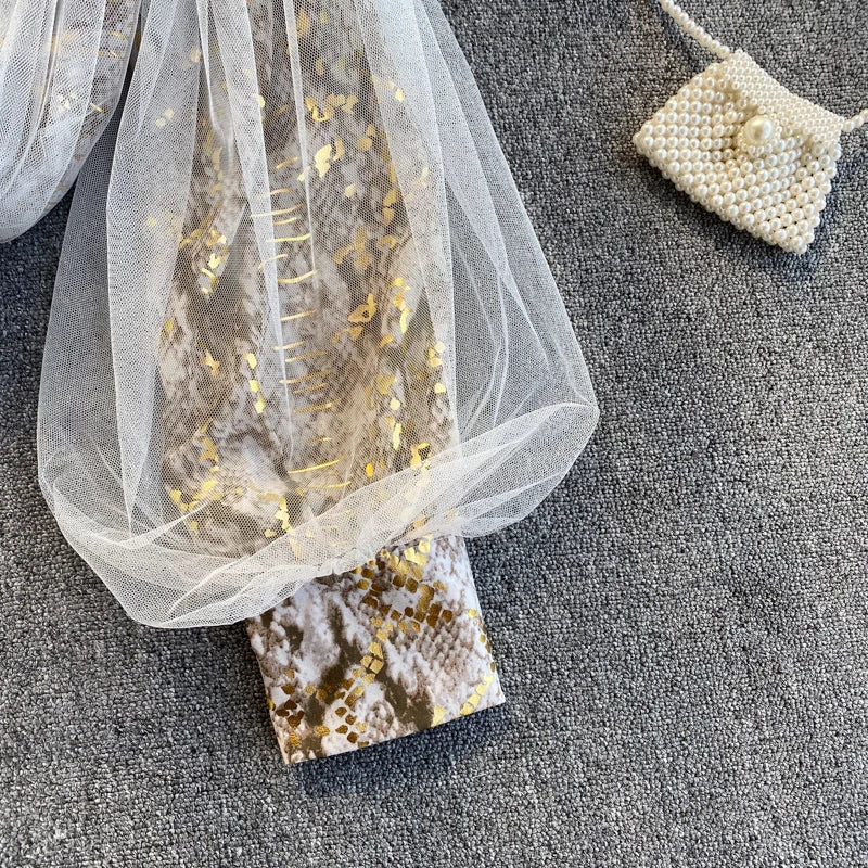 Gjennomsiktig bluse med lanterneermer