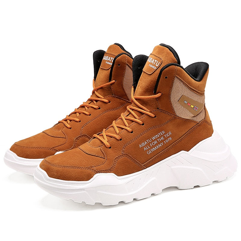 Høy sneaker med kontrastsåle