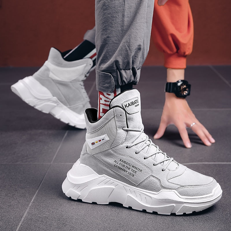 Høy sneaker med kontrastsåle