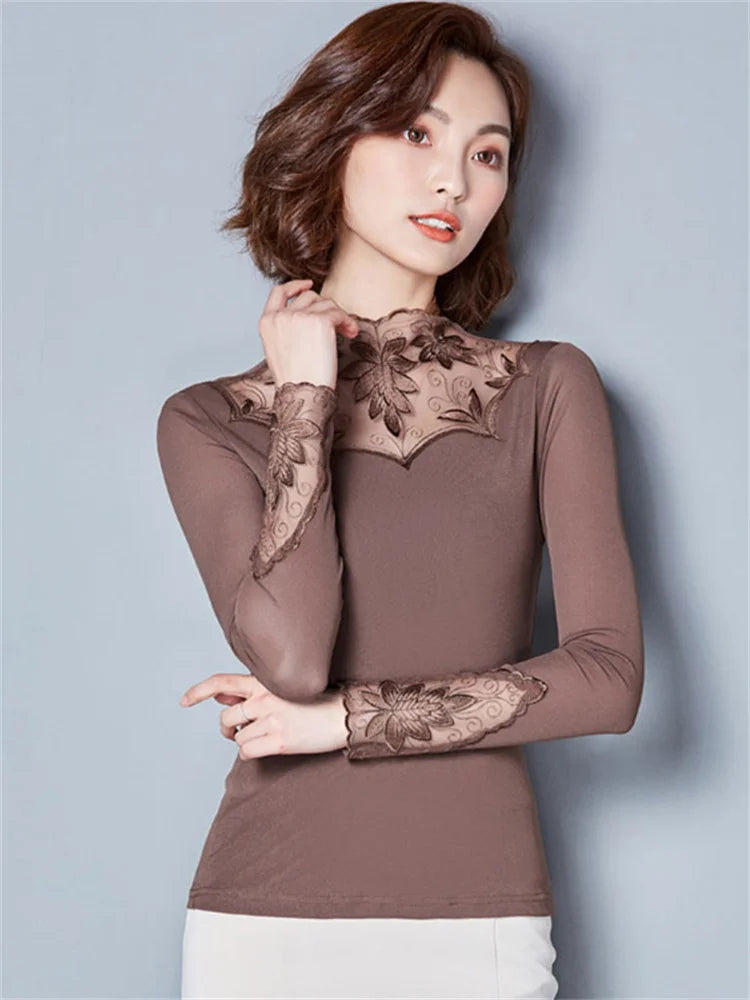 Blondebluse med turtleneck