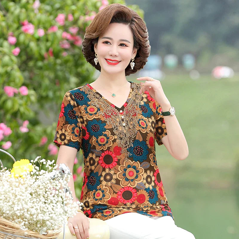 Elegant T-skjortebluse med perlemorsknapper