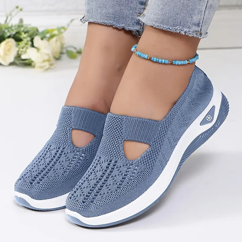 Lyra | Pustende slip-on-kilesneakers i strikk med utskjæringer
