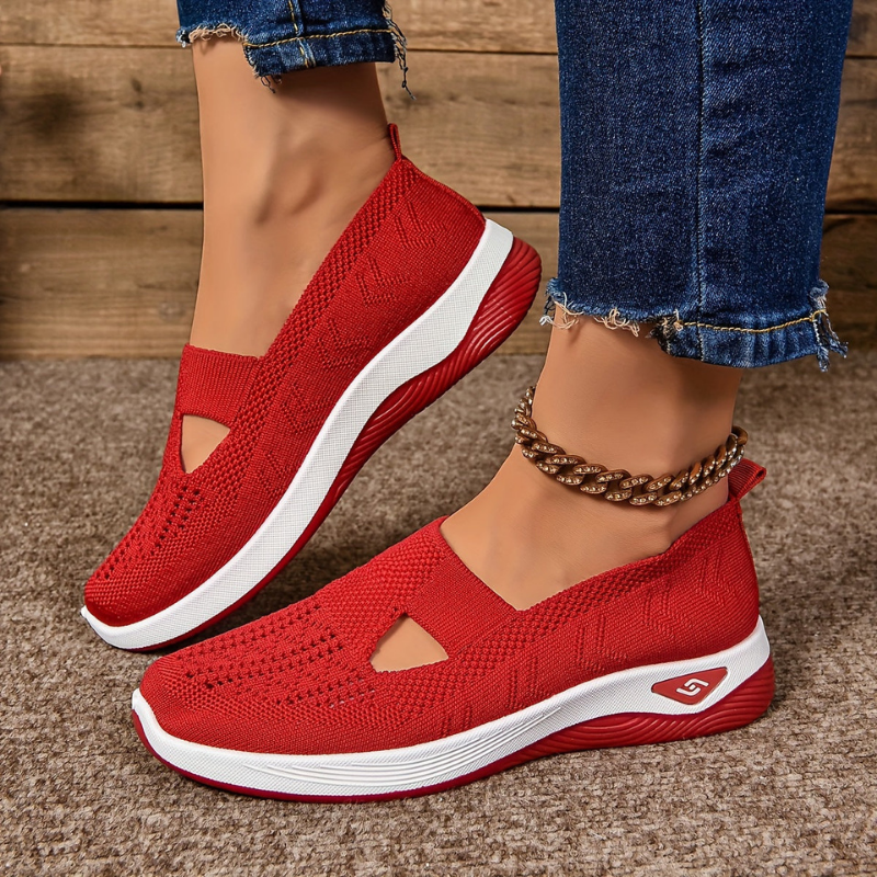 Lyra | Pustende slip-on-kilesneakers i strikk med utskjæringer
