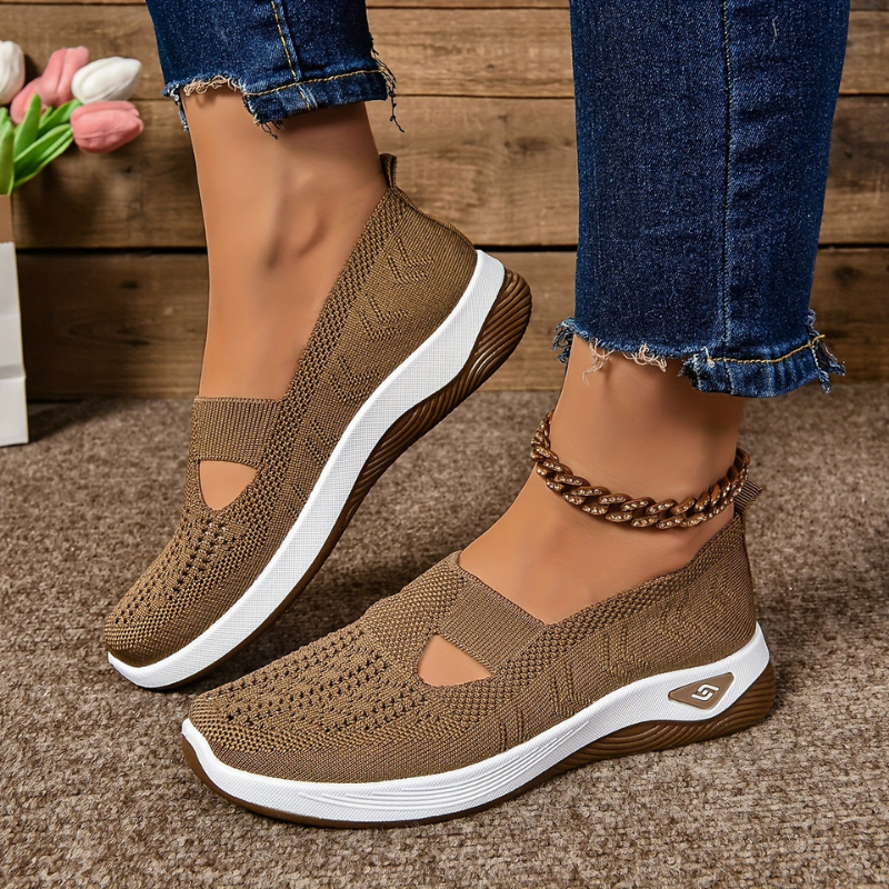 Lyra | Pustende slip-on-kilesneakers i strikk med utskjæringer