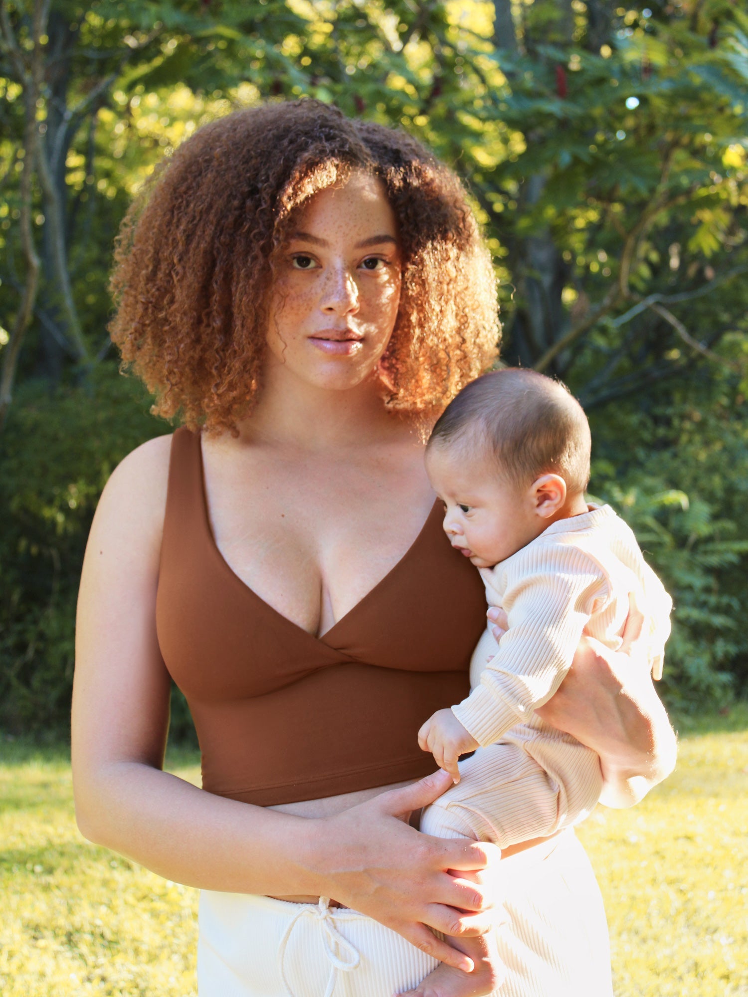 Ammetopp med omslag i croptop-modell – Natrelax® ammesinglet