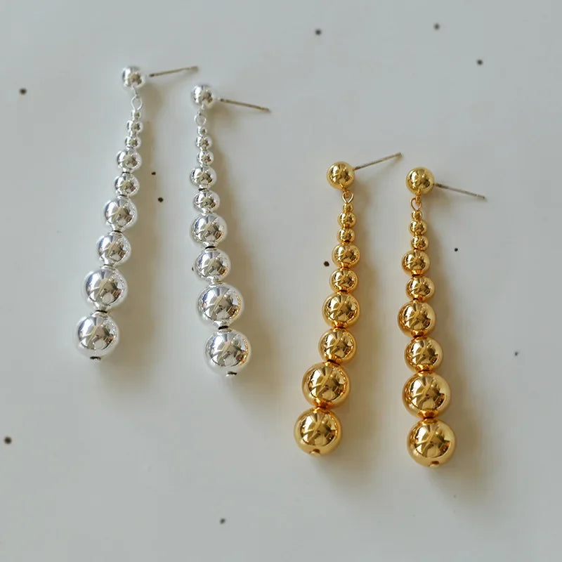 Elegante øreringer med metalliske perletråder