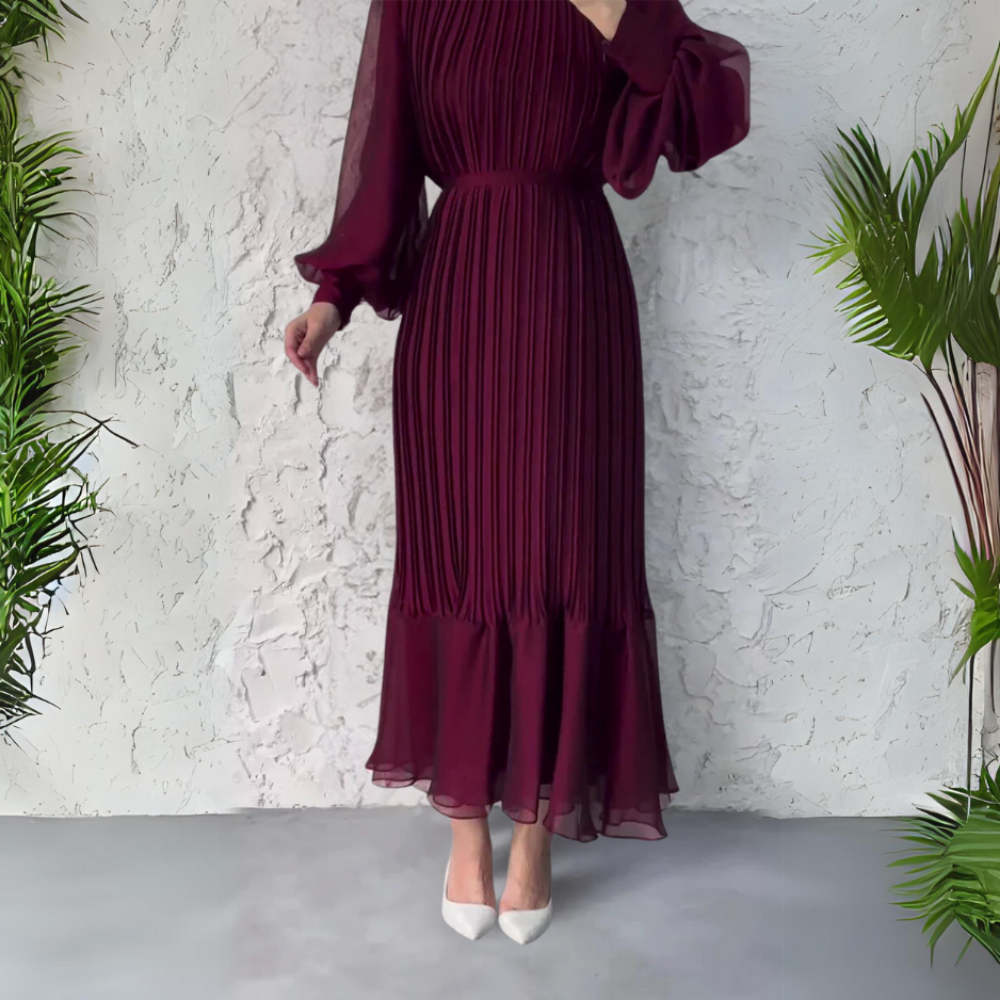Nadine | Plissert langermet maxikjole i chiffon med ståkrage