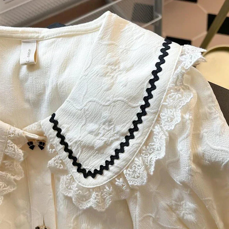 Elegant bluse med Peter Pan-krage og puffermer i fransk stil