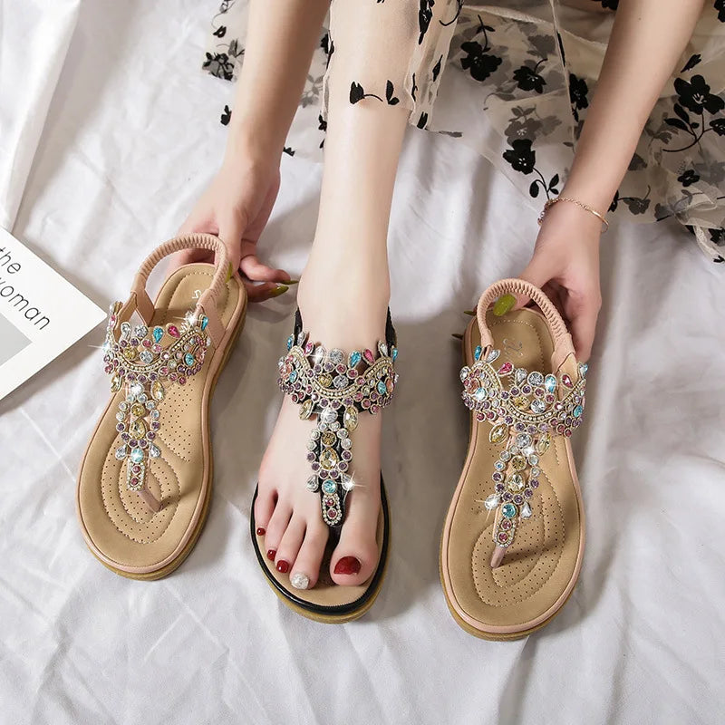 Fasjonable damesandaler med rhinestones og platå