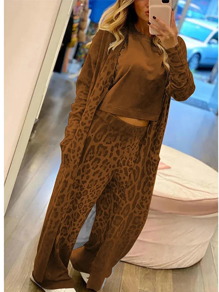 Lommekofta med leopardmønster, langermet cardigan og buksesett med strikk i midjen