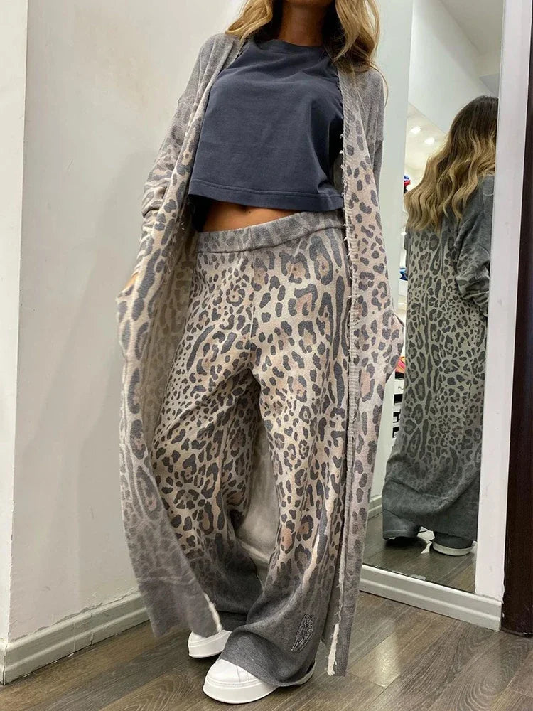 Lommekofta med leopardmønster, langermet cardigan og buksesett med strikk i midjen