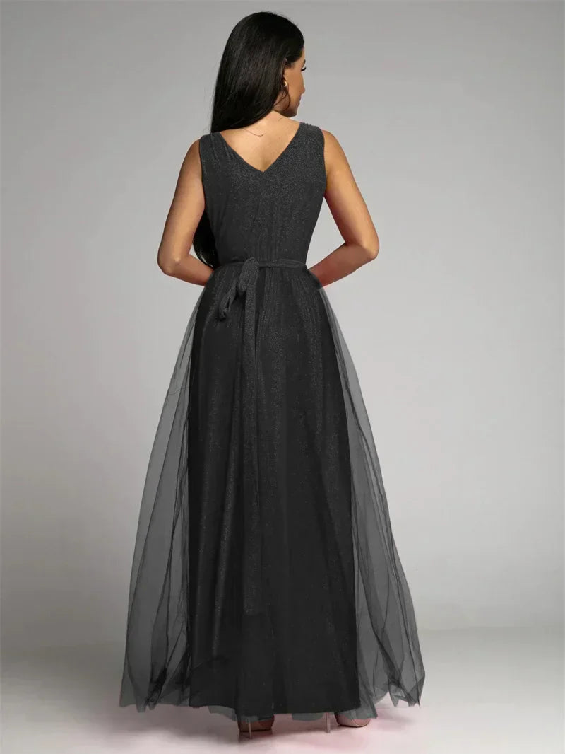 Elegant kjole med V-hals