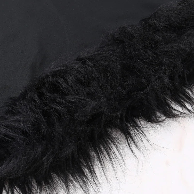 Elegant minikjole med halterneck og stropp
