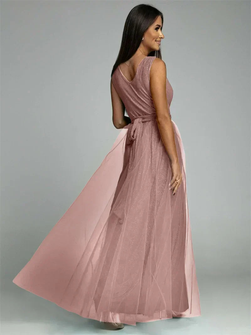 Elegant kjole med V-hals