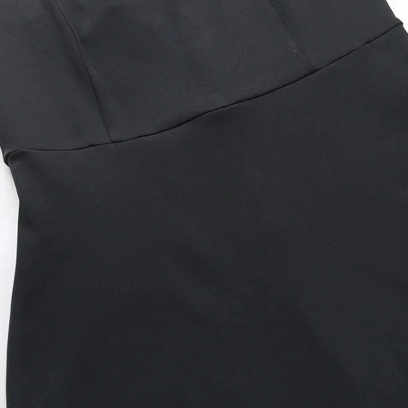 Elegant minikjole med halterneck og stropp