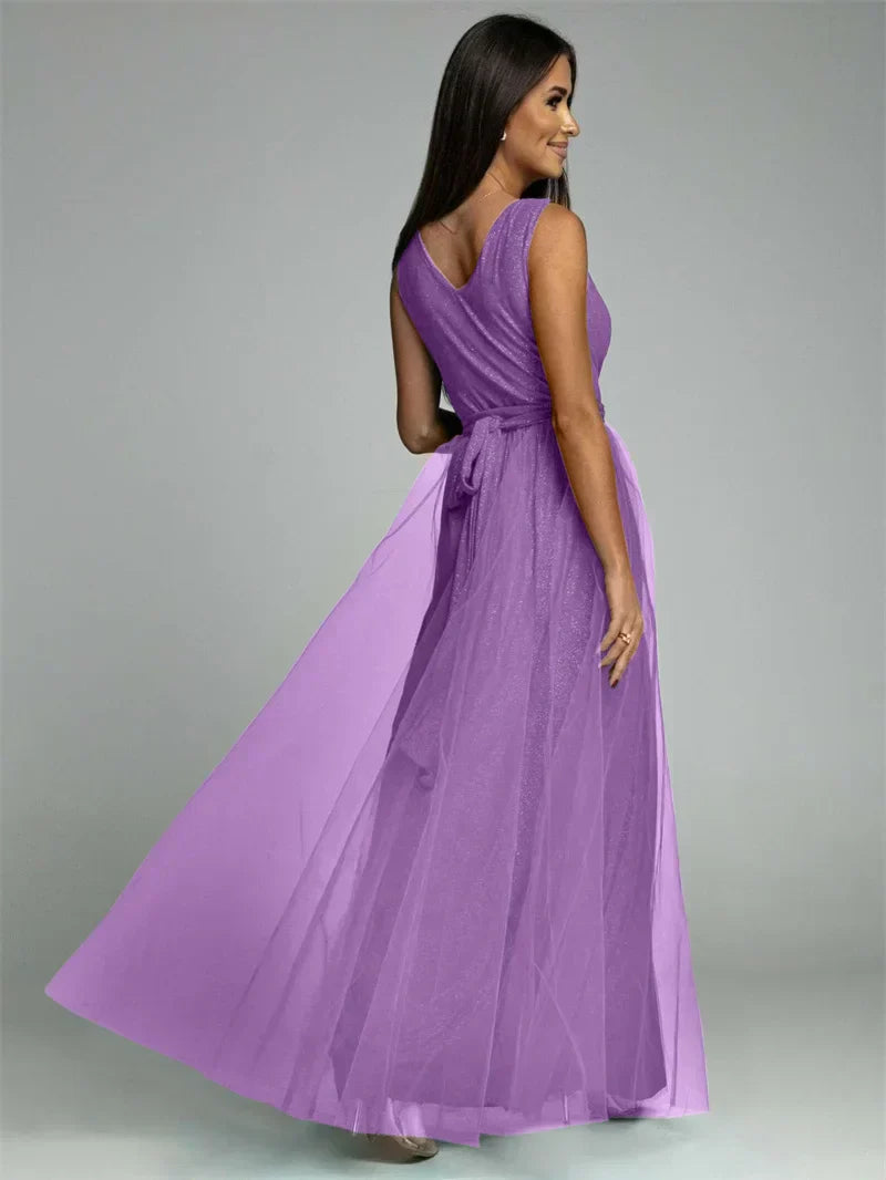 Elegant kjole med V-hals