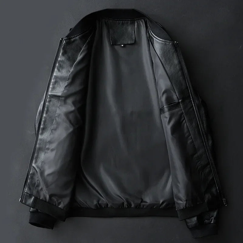 Svart PU Skinnjakke for Menn – Koreansk Bikerstil i Slim Passform | Trendy Baseball-inspirert Jakke (Opptil 8XL)