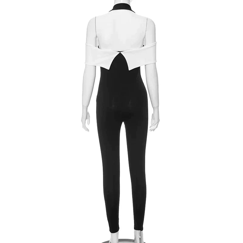 Monokrom jumpsuit med halterneck og sløyfe som aksent