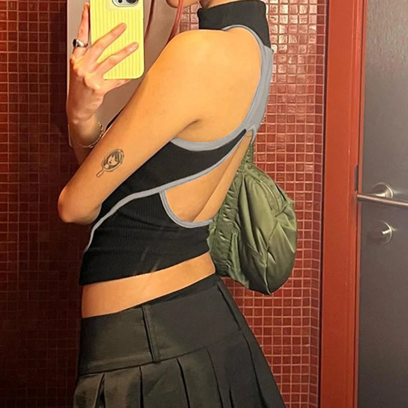 Sporty crop top med høy krage
