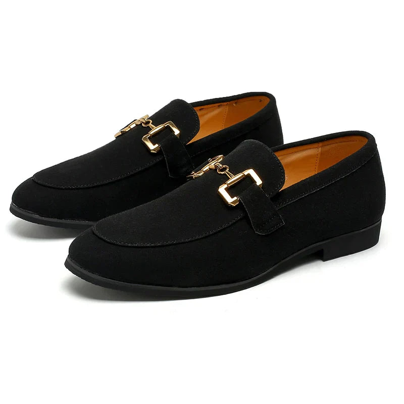 Loafer i semsket skinn med metallspenne
