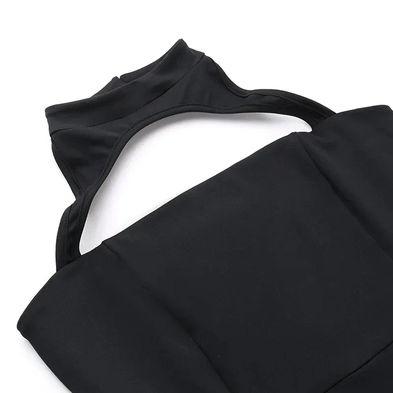 Elegant minikjole med halterneck og stropp