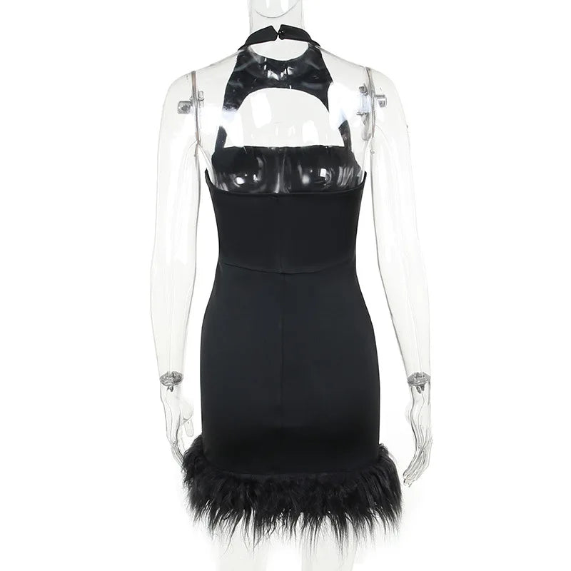 Elegant minikjole med halterneck og stropp