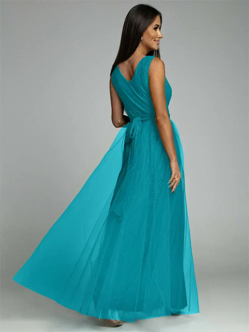 Elegant kjole med V-hals