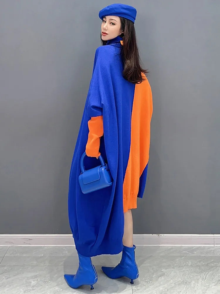 Ujevn eleganse: Oversized høyhalset batwing-strikkekjole