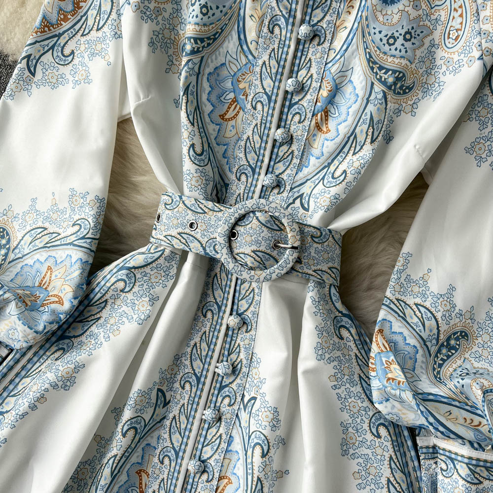 A-linjeformet kjole med belte med blomstermønster