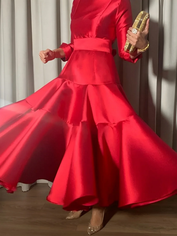 Elegant båthals ensfarget, regular fit midi-kjole uten belte
