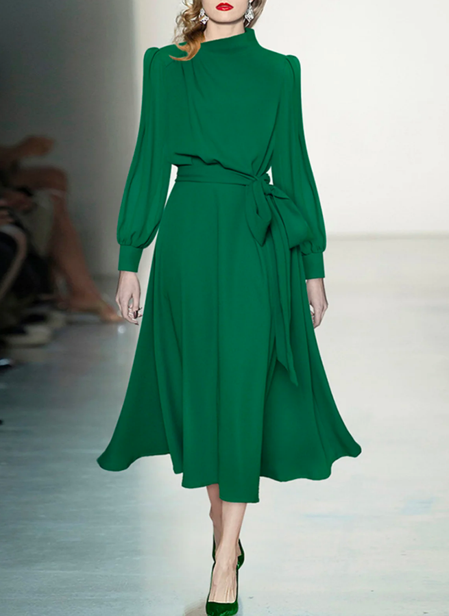 Elegant, regular fit ensfarget langermet midi-kjole