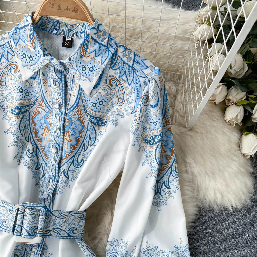 A-linjeformet kjole med belte med blomstermønster