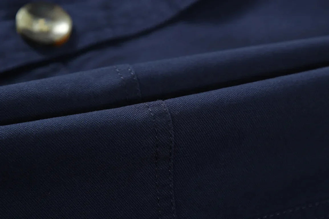 Moteriktig lang trenchcoat for menn