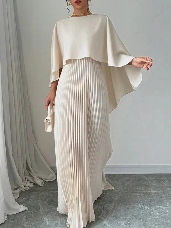 Serene | Elegant plissert maxikjole i sateng med kape – Elfenben