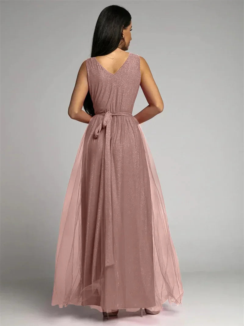 Elegant kjole med V-hals