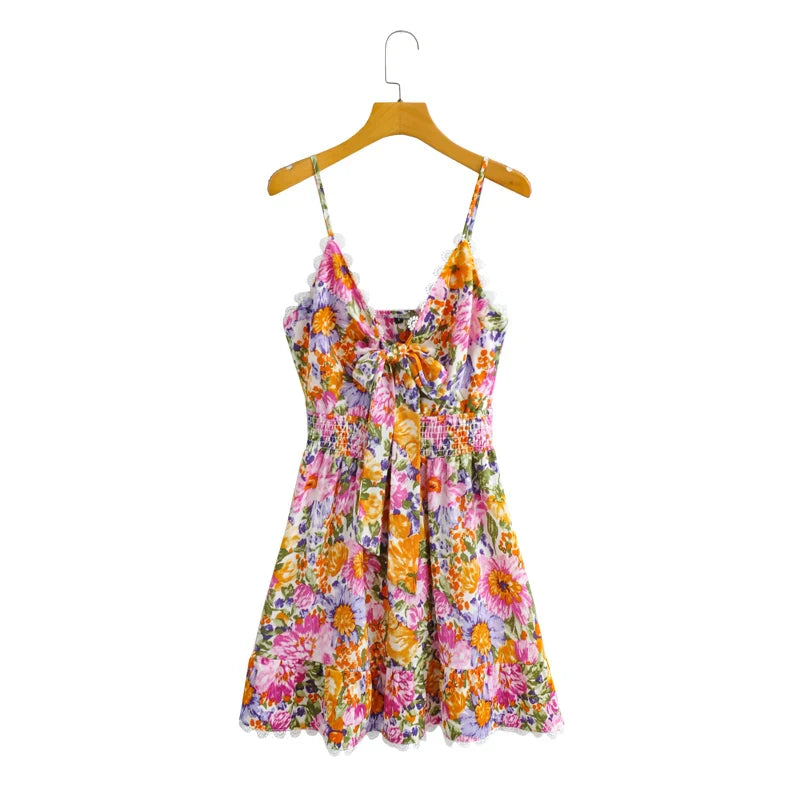 Blomstret sommerkjole med blondekant