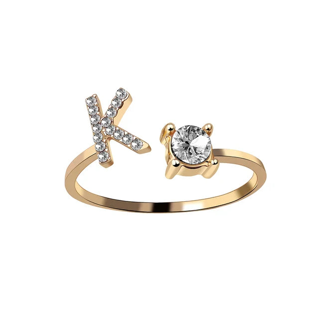 Personlig initialring med solitær diamant