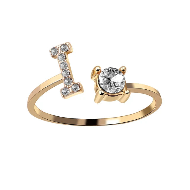 Personlig initialring med solitær diamant