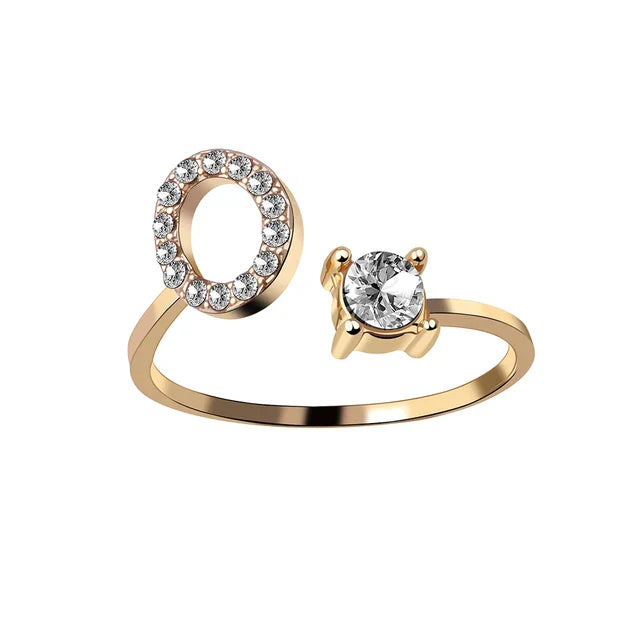 Personlig initialring med solitær diamant