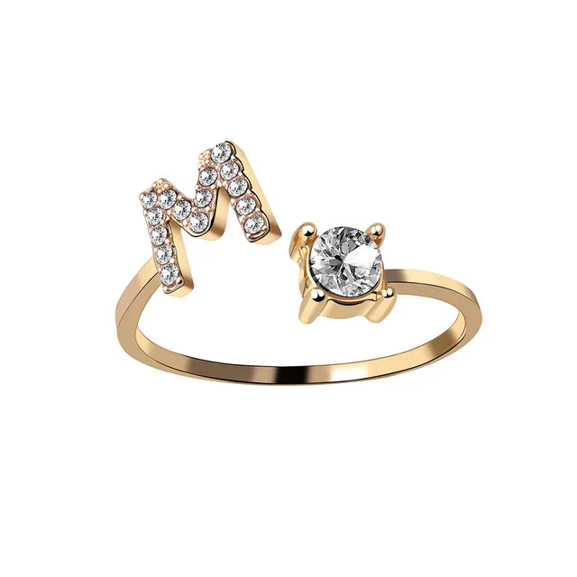 Personlig initialring med solitær diamant